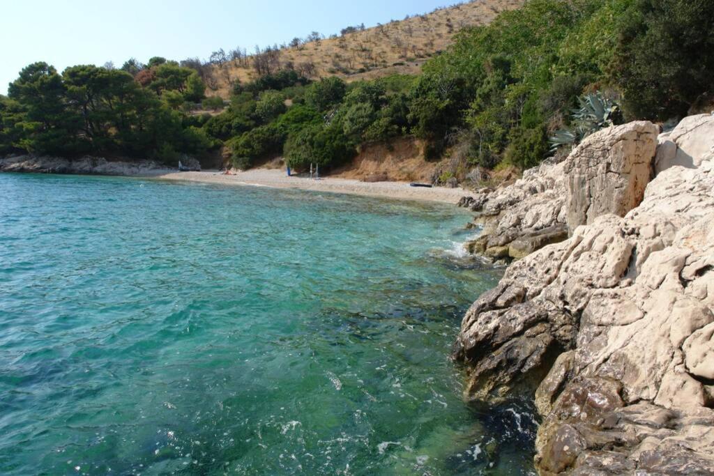 A Small Stone House By The Sea, In A Wineyard Nerezisca Εξωτερικό φωτογραφία